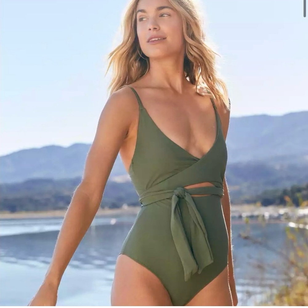 Aerie wrap dress in green